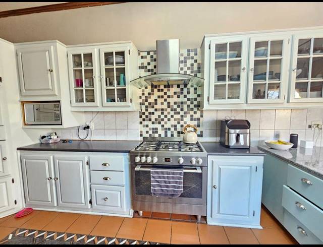 4 BEDROOM HOUSE FOR SALE IN SIGNAL HILL